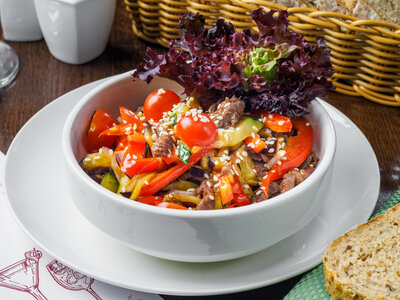 Сытный мясной салат