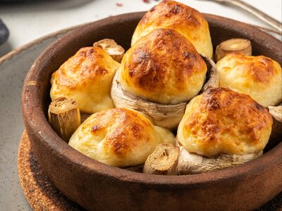 Грибные шляпки фаршированные сыром