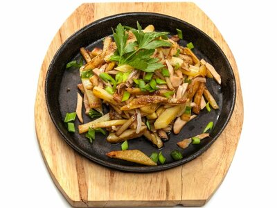 Жареный картофель с грибами и луком