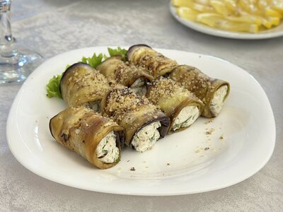 Рулетики из баклажан