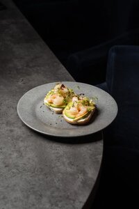 Брускетта с креветкой