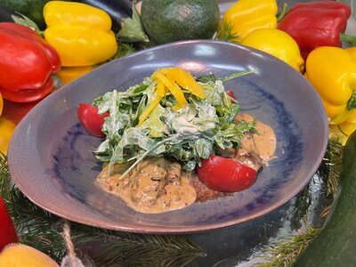 Теплый салат из куриной печени