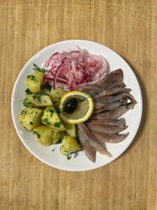 Сельдь с картошкой и луком